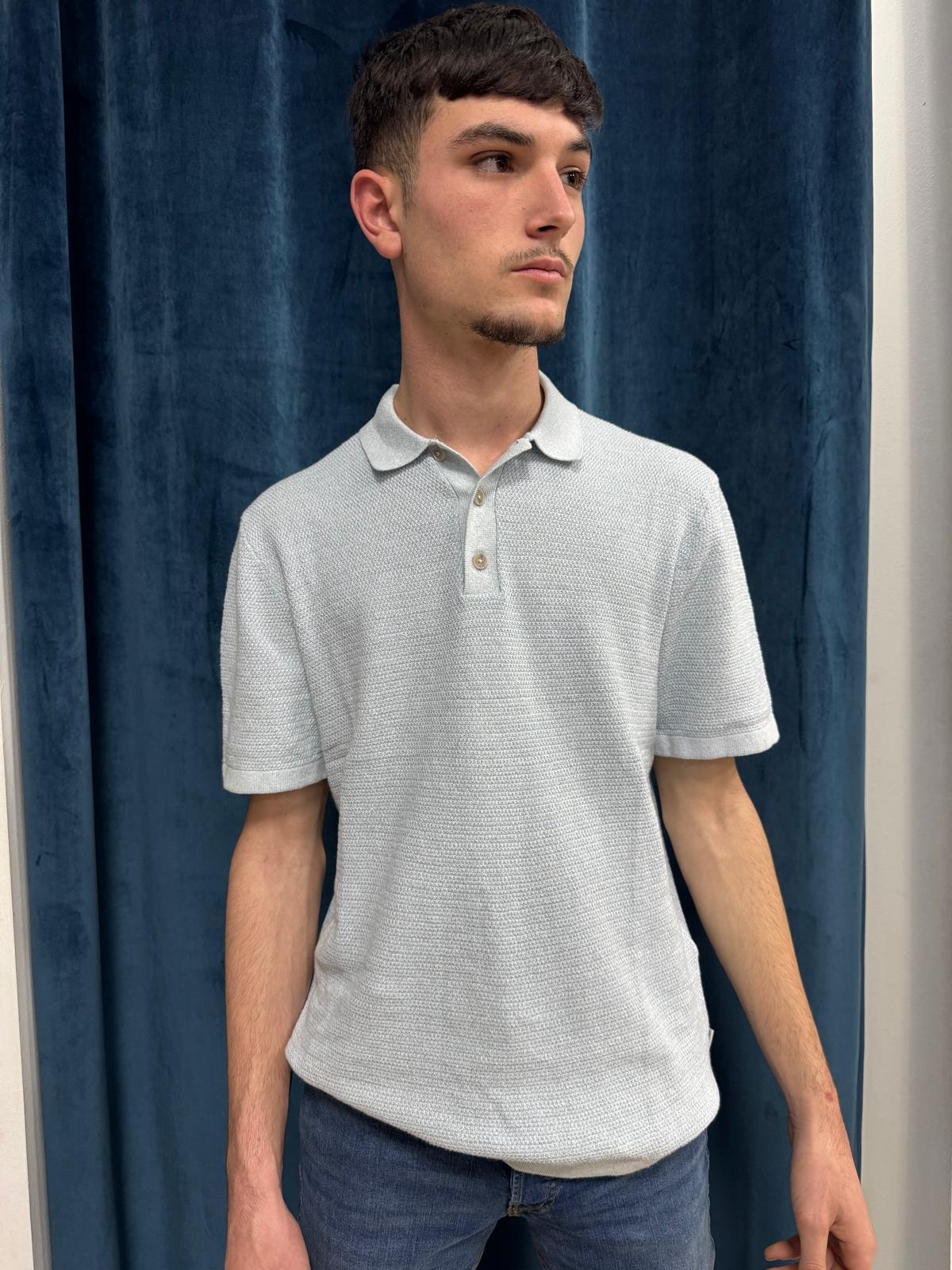 Polo texturizado para hombre en verde o gris