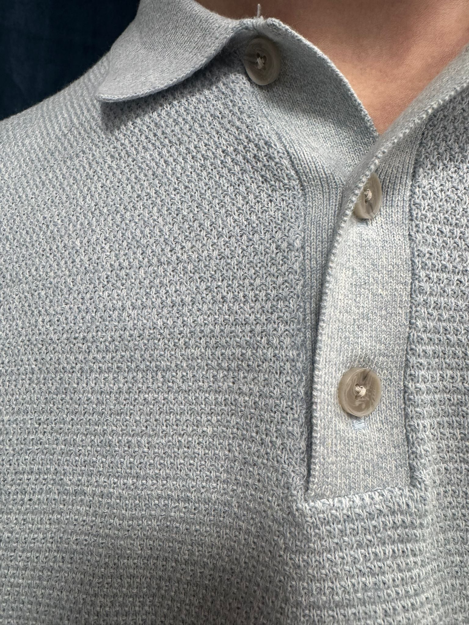 Polo texturizado para hombre en verde o gris