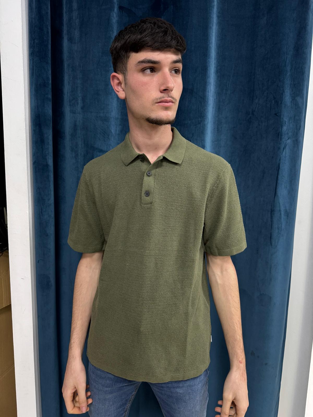 Polo texturizado para hombre en verde o gris