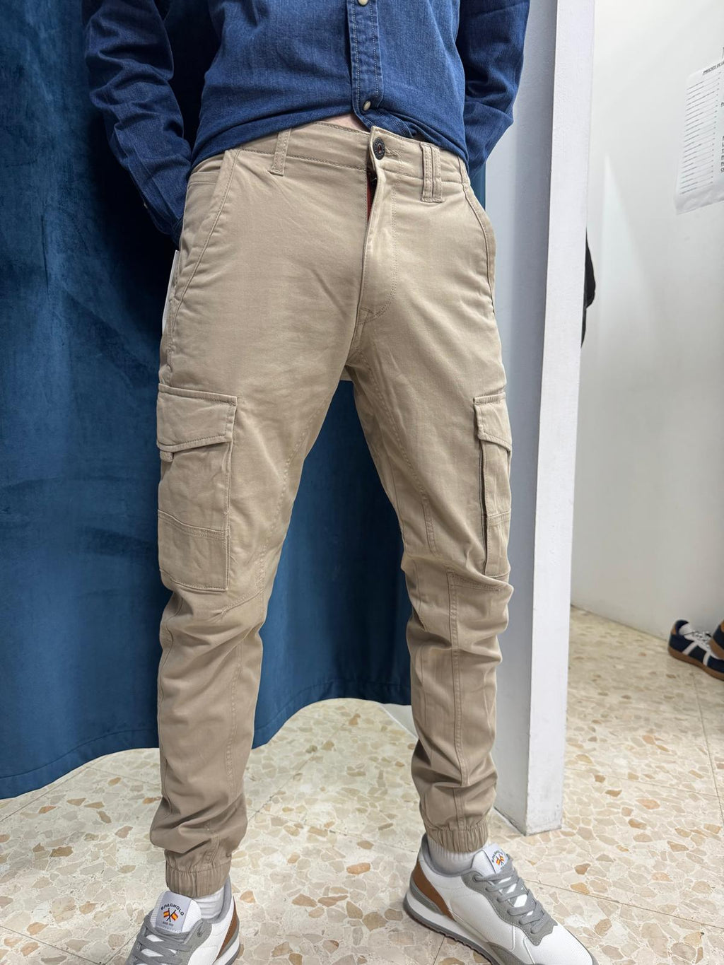Pantalón cargo beige