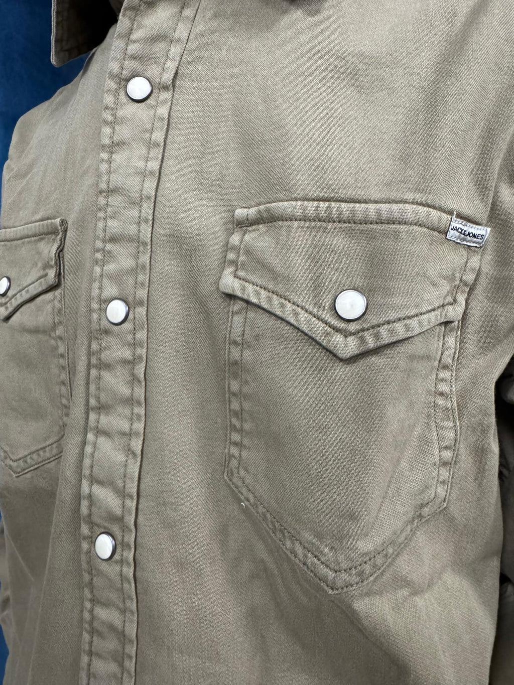 Camisa de hombre de manga larga con bolsillos en el pecho