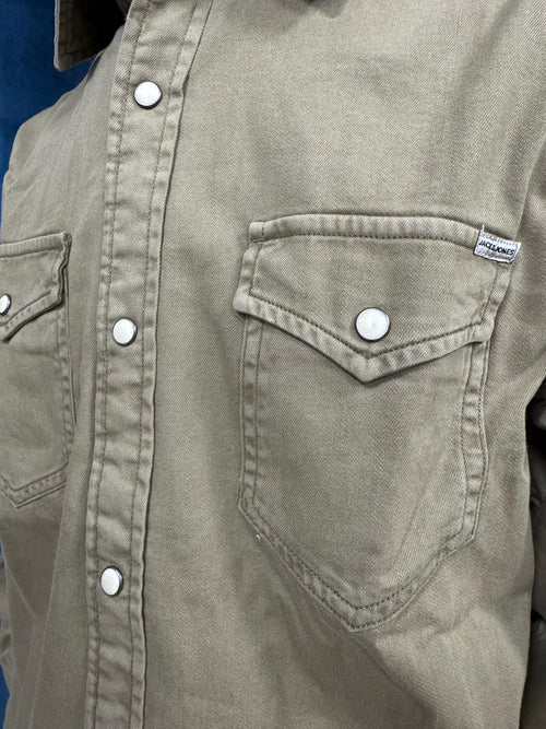 Camisa de hombre de manga larga con bolsillos en el pecho