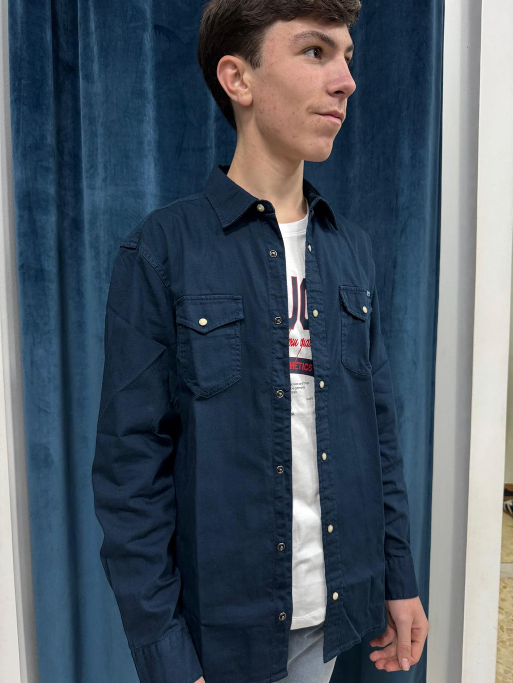 Camisa de hombre de manga larga con bolsillos en el pecho