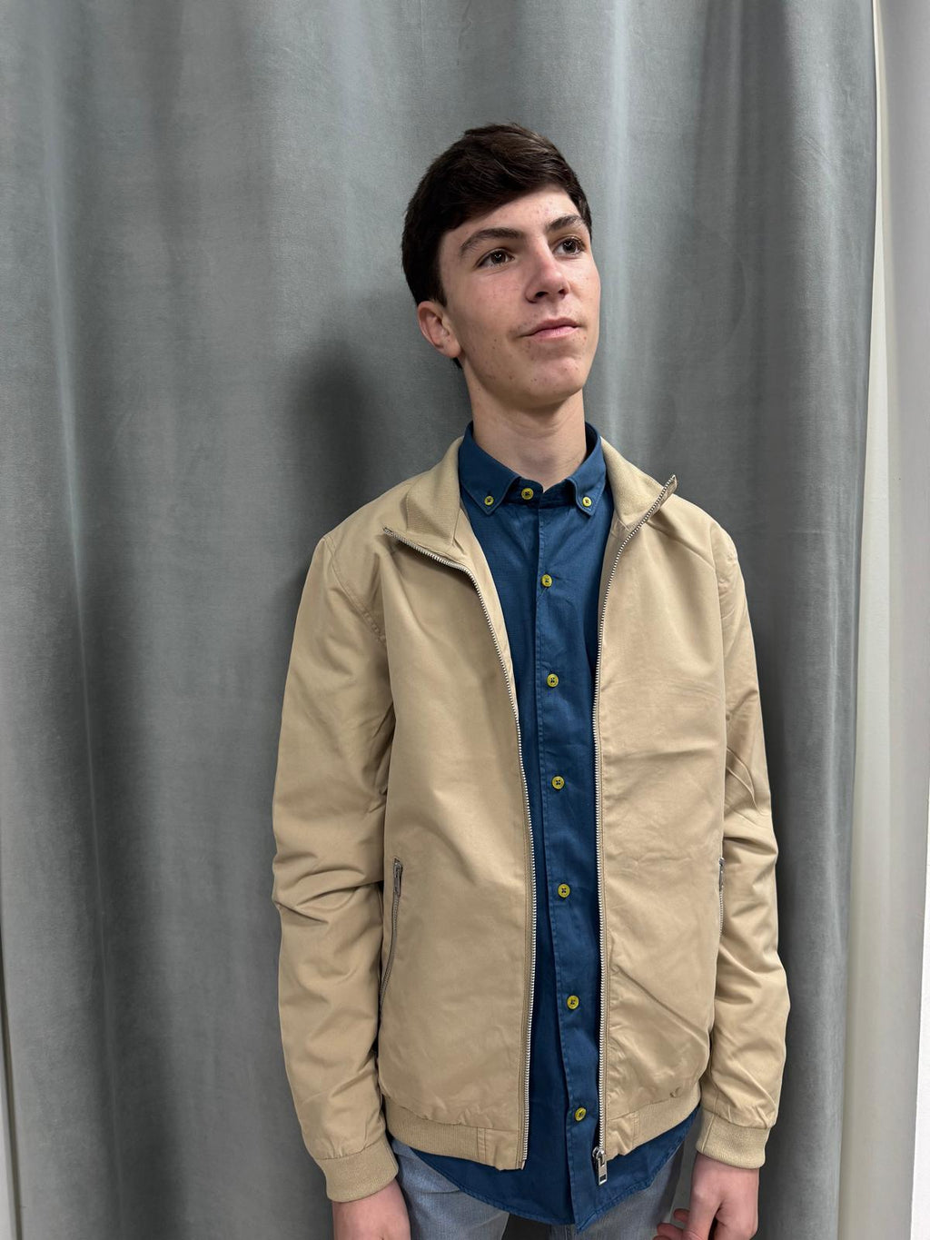 Cazadora ligera con cremallera